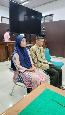 Bersama Anak Perempuannya Kakek Buta di…