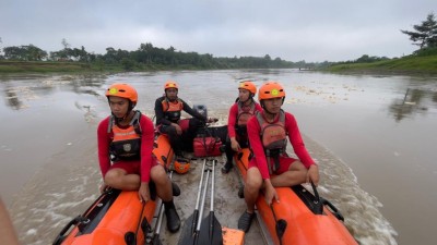 Bocah 5 Tahun Diduga Hanyut di Sungai Lematang,…