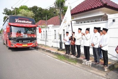 Bupati Muchendi Berangkatkan Kafilah OKI…