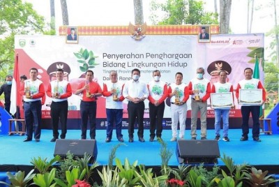Bupati OKI Terima Penghargaan Green Leadership…