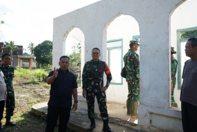 Dandim dan Wabup OKI Tinjau Mushola TMMD,…
