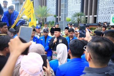 Gubernur Herman Deru Temui Massa PMII, Tegaskan Komitmen Transparansi Anggaran dan Perbaikan Infrast
