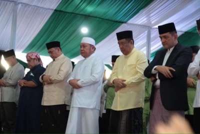 Gubernur Sumsel Herman Deru dan Wagub Cik Ujang Salat Idul Adha Bersama Warga di Griya Agung