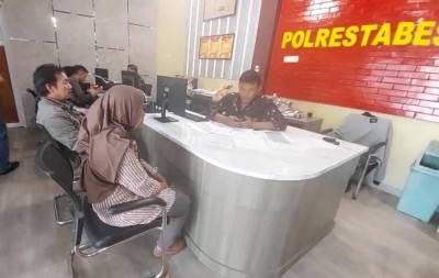 Jual Motor via Marketplace, Wanita di Palembang…