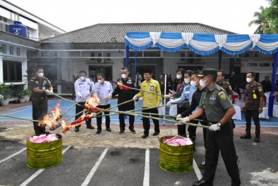 Kejari OKI Musnahkan Barang Bukti 110 Perkara…