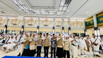 Kloter 12 Berangkat Menuju Jeddah, Kakanwil Kemenhaj Sumsel Ingatkan Jemaah Fokus pada Puncak Haji