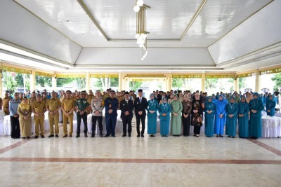 Kukuhkan Pengurus TP PKK, Dekranasda dan…