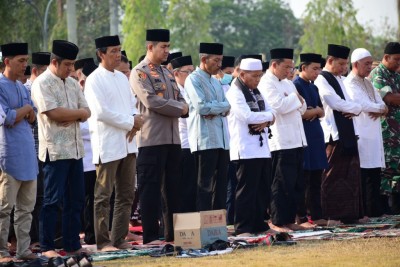 Masyarakat OKI Gelar Sholat Istisqa' Serentak