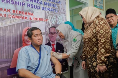 Pantau Imunisasi MR 600 Nakes, Ketua TP PKK Muba: Sebagai Garda Terdepan, Nakes Harus Kuat dan Sehat