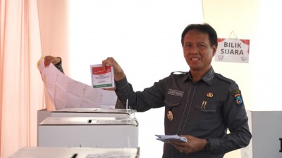 Pj. Bupati OKI Keliling Pantau TPS, Nyoblos…
