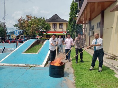 Satres Narkoba Polrestabes Palembang Musnahkan 1 Kilogram Sabu dan 91 Cartridge Etomidate