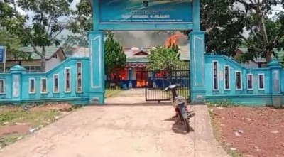 SMPN 4 Jejawi Terbakar, Dahlan : Belum Tahu…