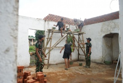 Tunjukan Kepedulian, Satgas TMMD Kodim 0402/OKI…